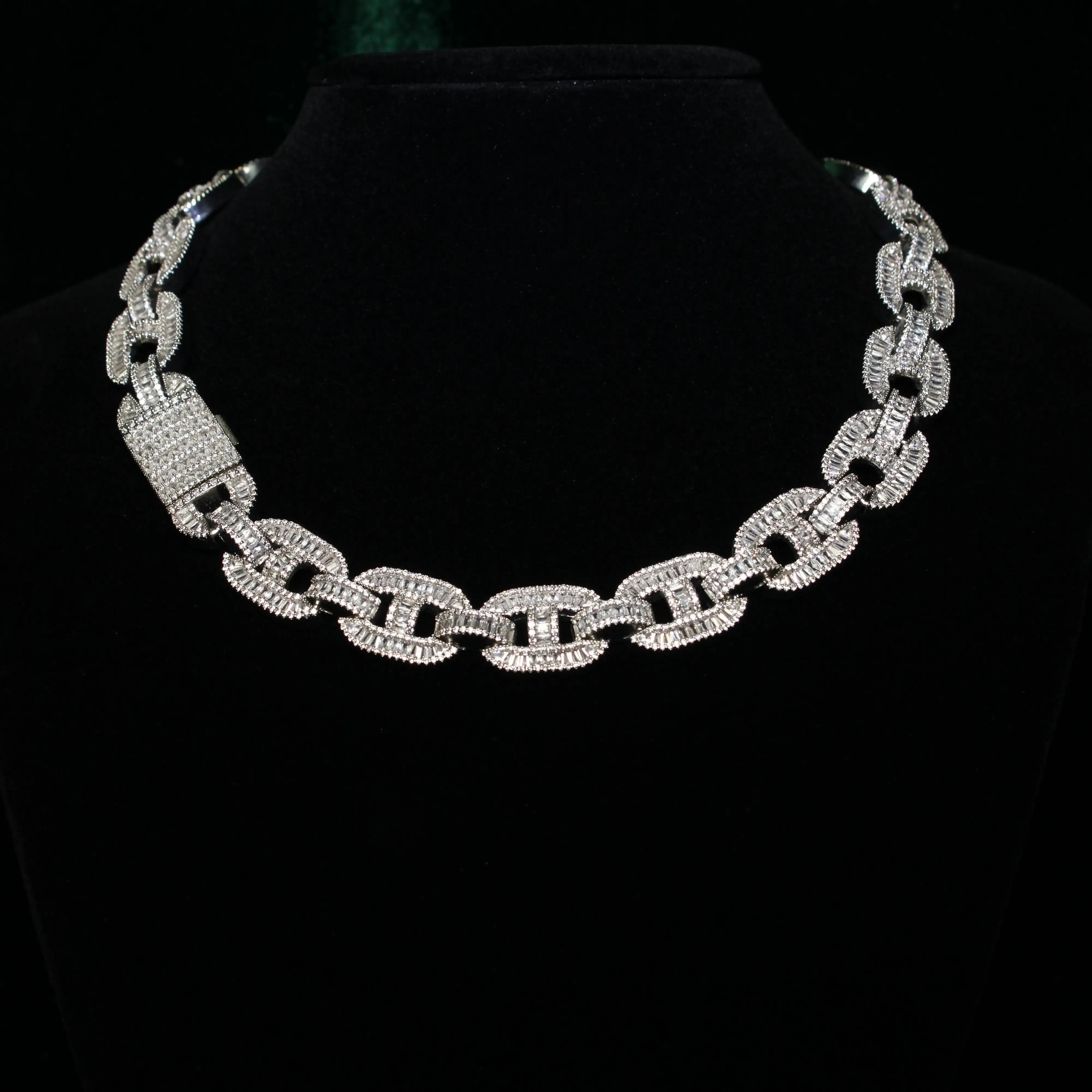 15mm Baguette Mariner Link Chain in White Gold