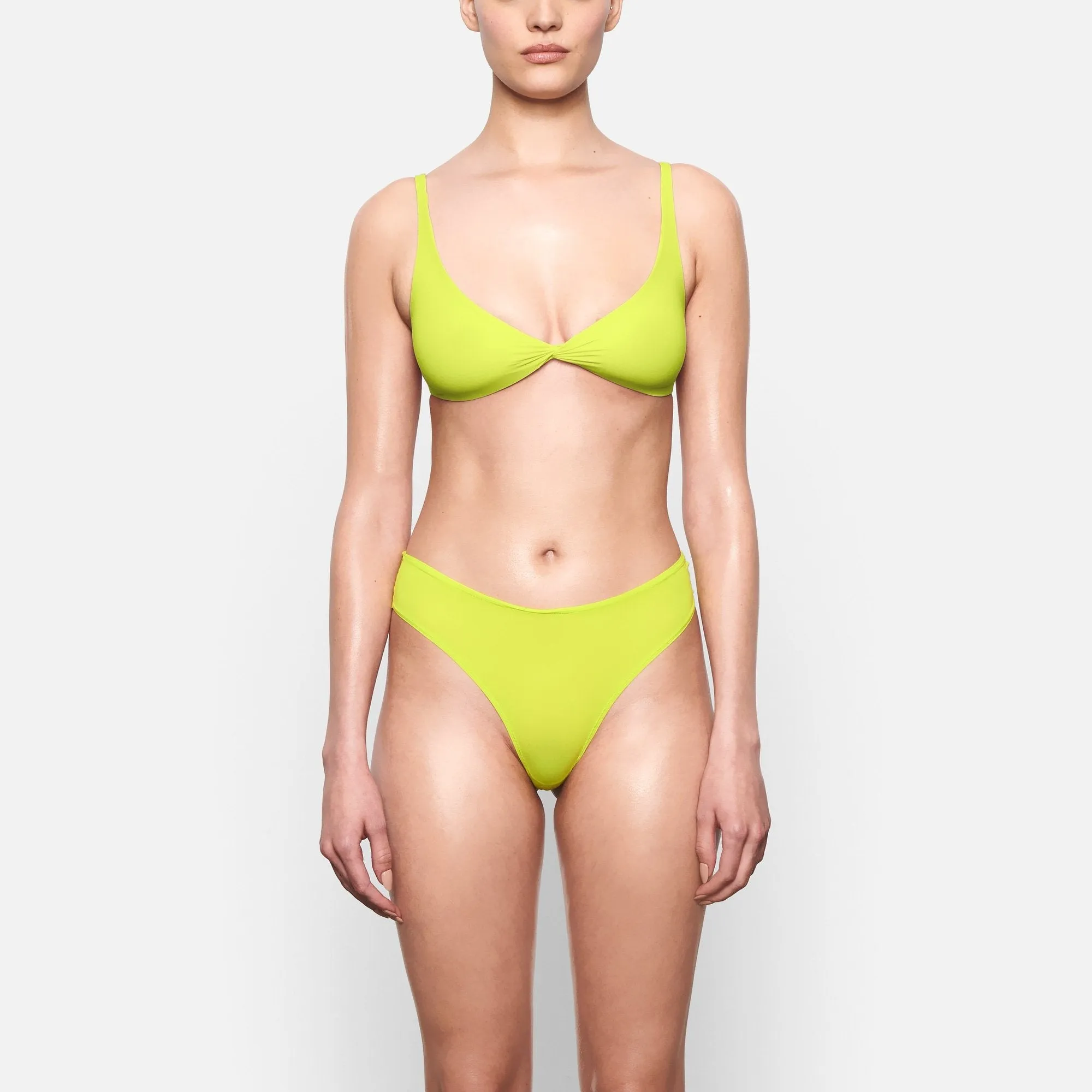 FITS EVERYBODY SKIMPY SCOOP BRALETTE | NEON LIME