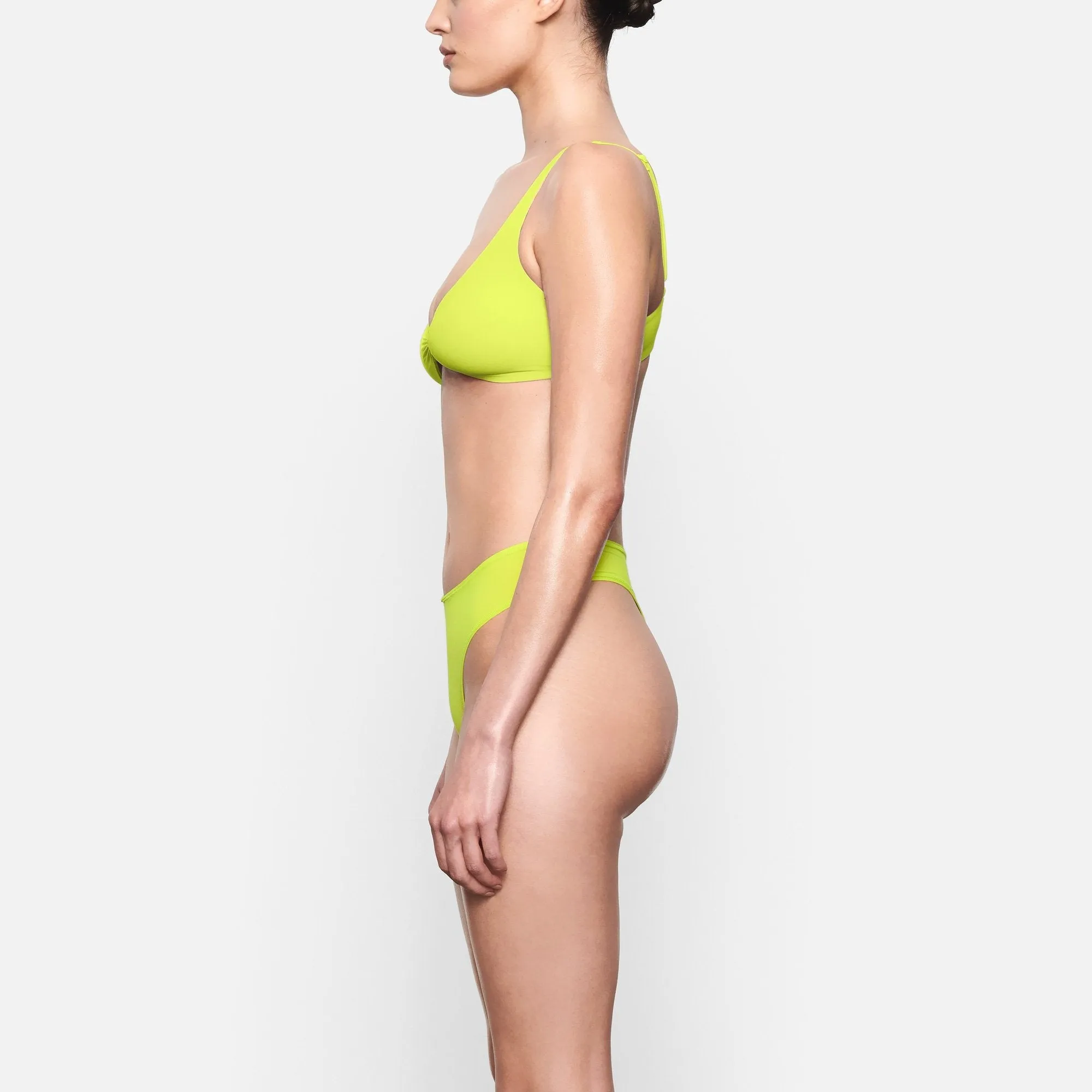 FITS EVERYBODY SKIMPY SCOOP BRALETTE | NEON LIME