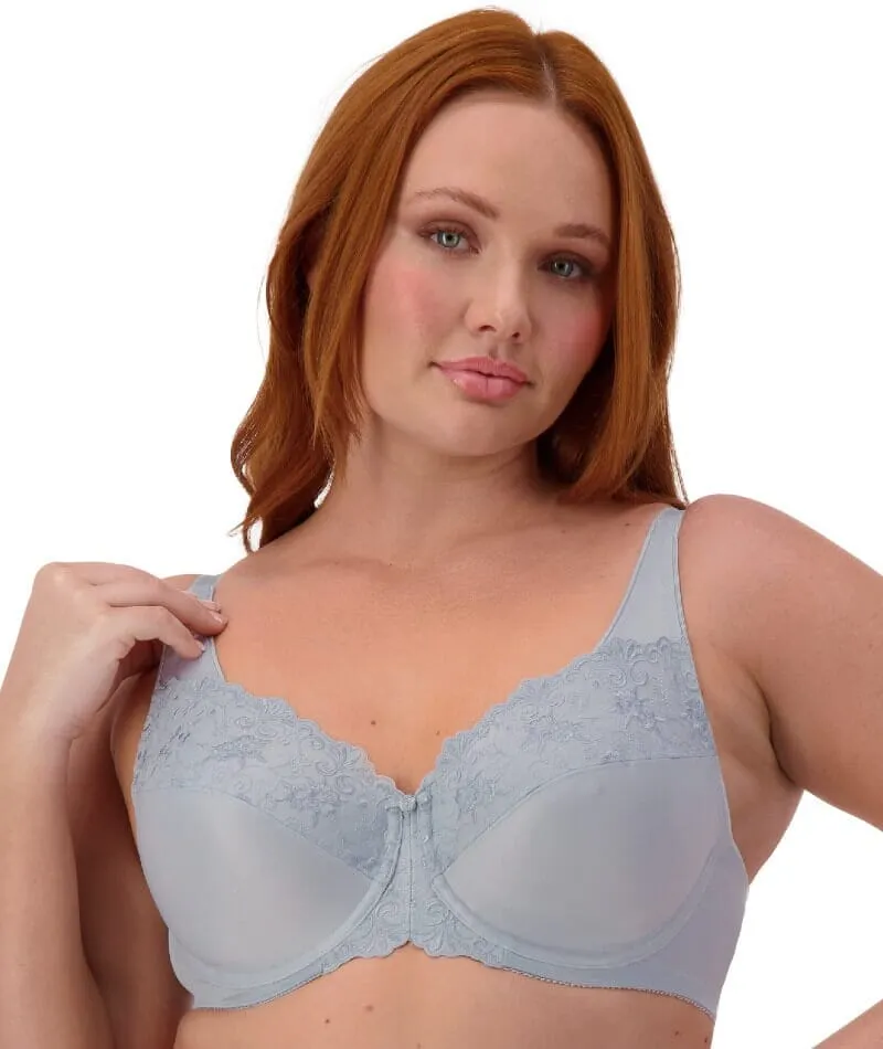 Triumph Embroidered Minimizer Bra - Pearl Grey