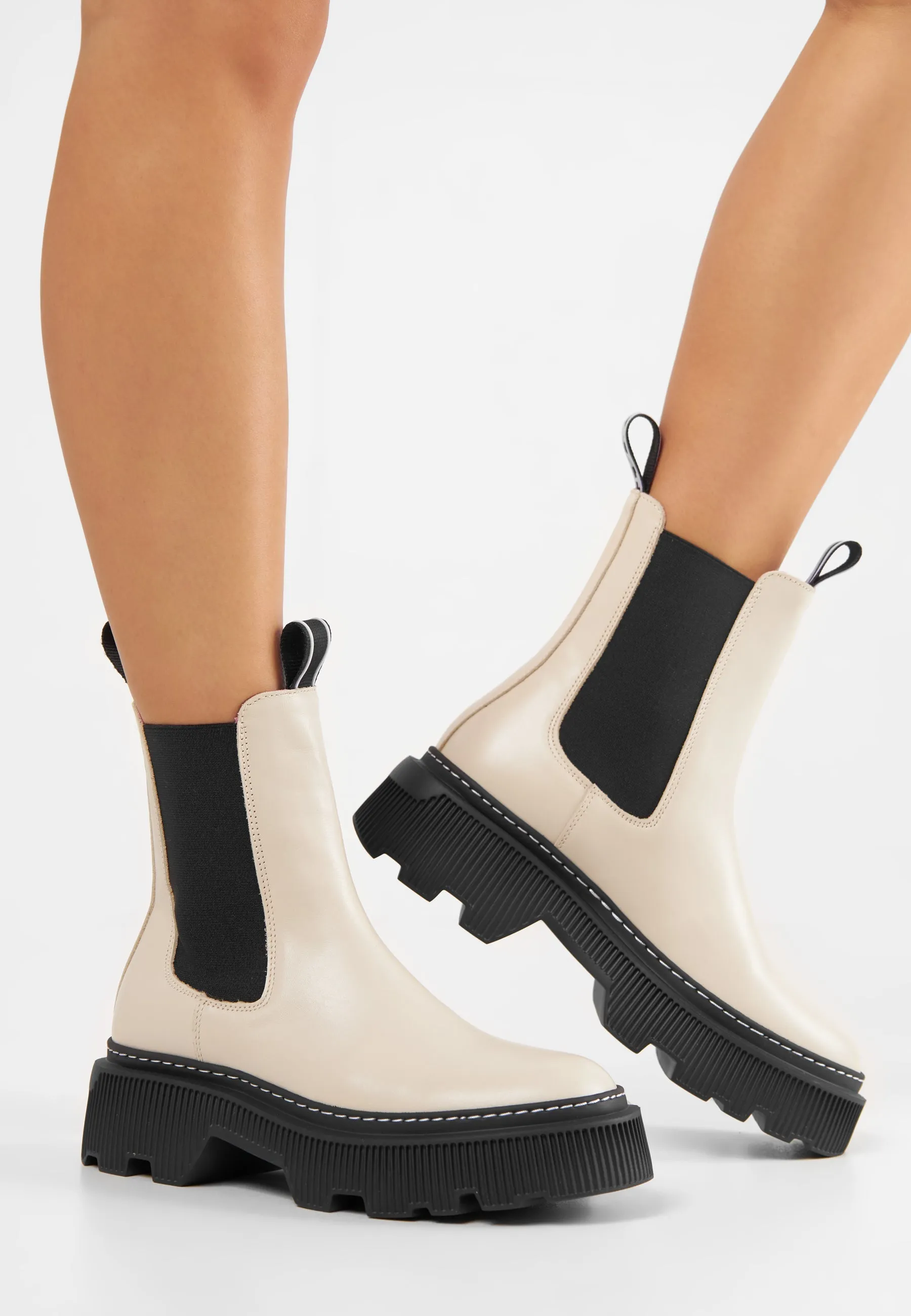 Trixy Off White Chelsea Boots